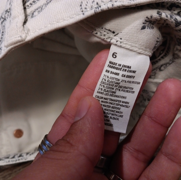 American Eagle Outfitters White and Black Patterned Jean Shorts - Picture 4 of 5